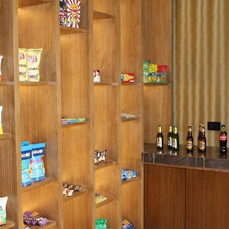Holiday Inn - Quito Airport By Ihg Tababela Bagian luar foto A typical vending machine in a Japanese hotel