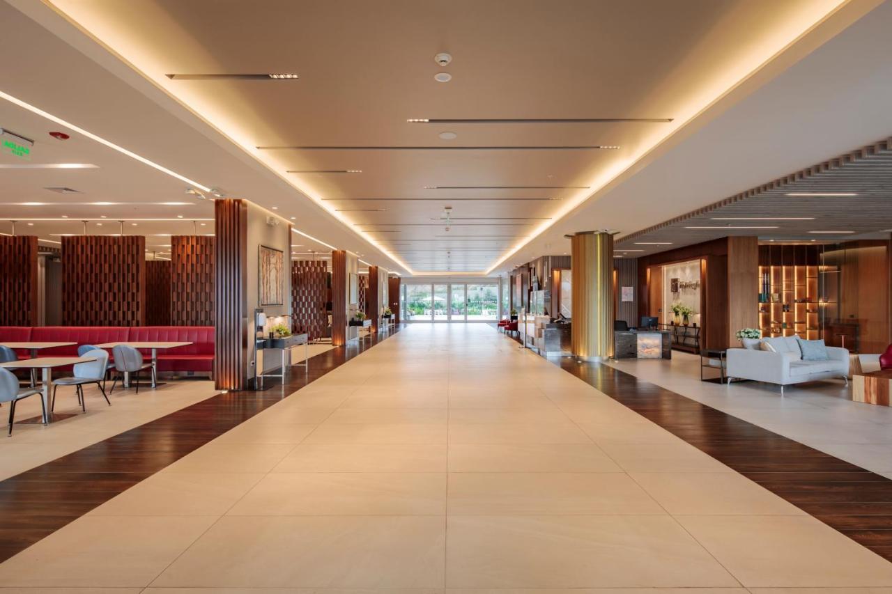 Holiday Inn - Quito Airport By Ihg Tababela Bagian luar foto The interior of the hotel