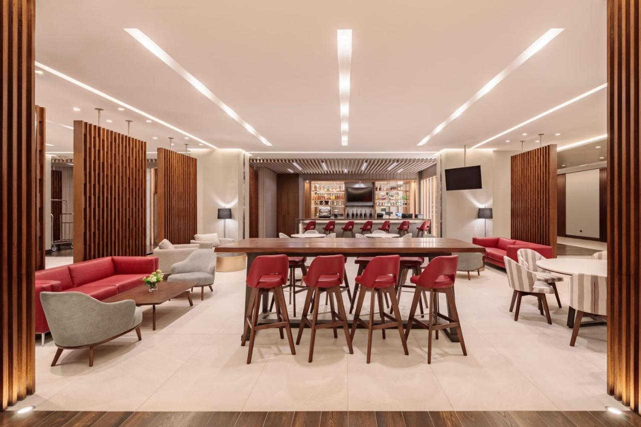 Holiday Inn - Quito Airport By Ihg Tababela Bagian luar foto The lounge at the airport