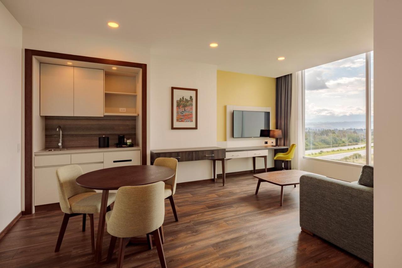 Holiday Inn - Quito Airport By Ihg Tababela Bagian luar foto Suite