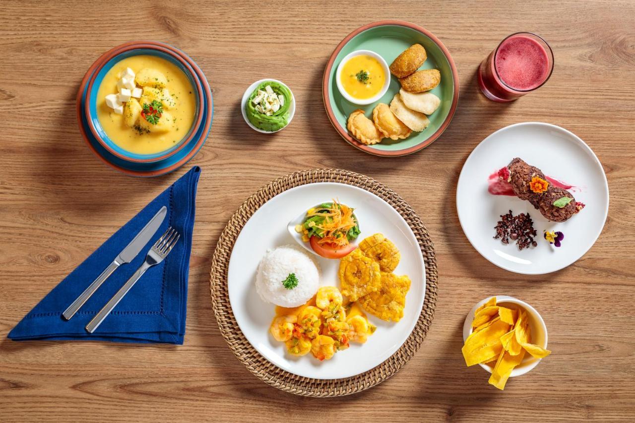 Holiday Inn - Quito Airport By Ihg Tababela Bagian luar foto A selection of dishes from the menu of the restaurant