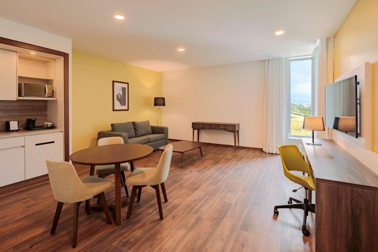Holiday Inn - Quito Airport By Ihg Tababela Bagian luar foto A typical suite at the new hotel