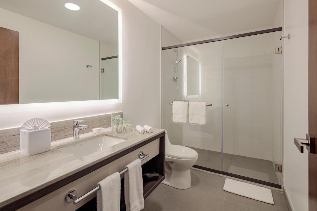 Holiday Inn - Quito Airport By Ihg Tababela Bagian luar foto Bathroom