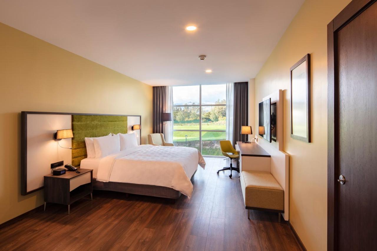 Holiday Inn - Quito Airport By Ihg Tababela Bagian luar foto A typical room at the hotel