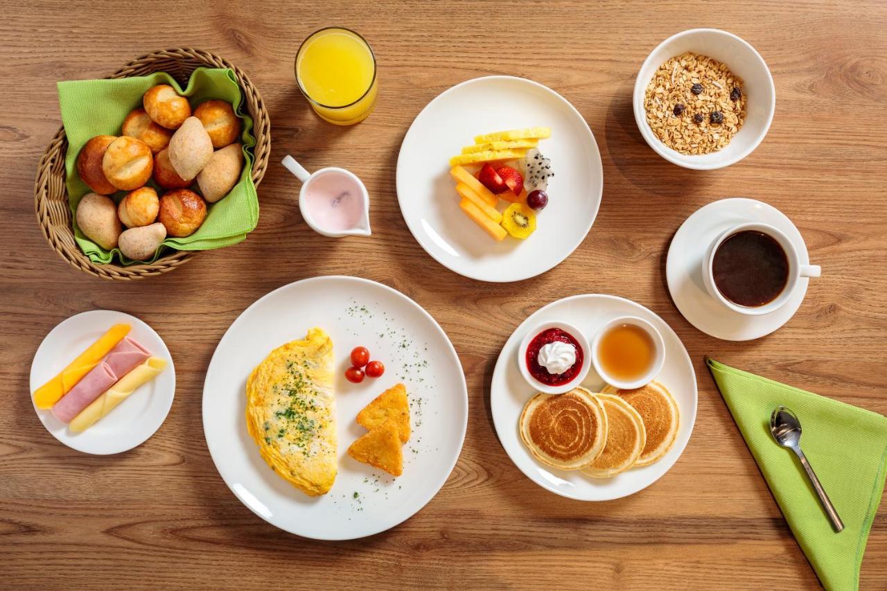 Holiday Inn - Quito Airport By Ihg Tababela Bagian luar foto A typical breakfast