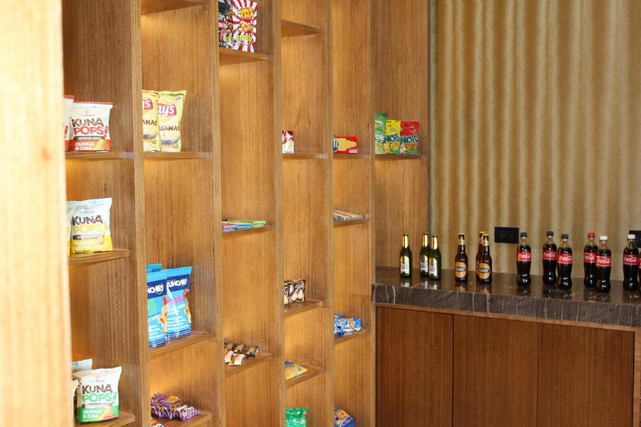 Holiday Inn - Quito Airport By Ihg Tababela Bagian luar foto A typical vending machine in a Japanese hotel