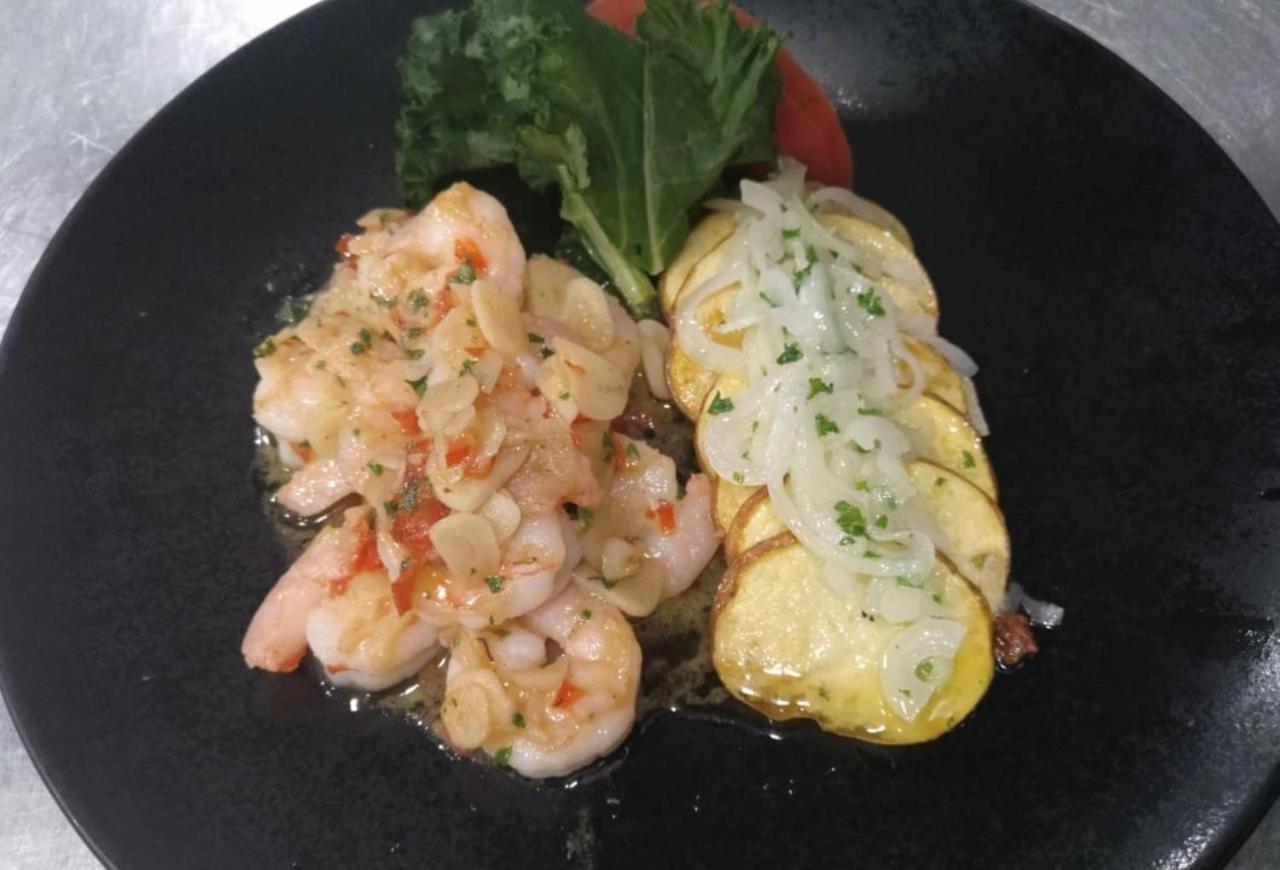 Holiday Inn - Quito Airport By Ihg Tababela Bagian luar foto Shrimp and scallop